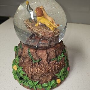 Disney The Lion King Musical Glitter Globe w/ authenticity